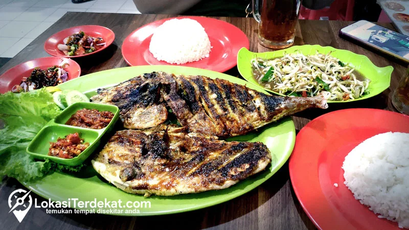 The Secret Flavor of Warung Via's Grilled Fish That Lights Up Cilacap Nights